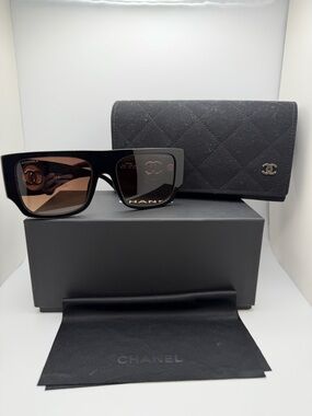 CHANEL Black Square Sunglasses with Brown Gradient Lenses FULL SET